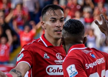 América aguantó con 10 jugadores y es debut con victoria para Lucas González