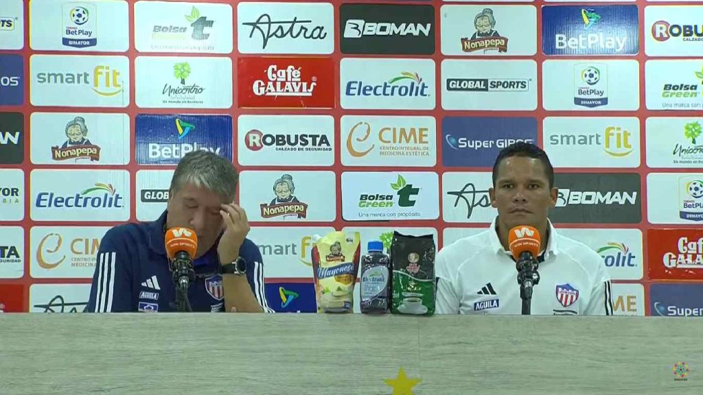 Y a pesar de todo... Carlos Bacca le muestra su apoyo al Bolillo Gómez