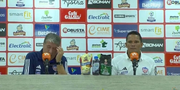 Y a pesar de todo... Carlos Bacca le muestra su apoyo al Bolillo Gómez