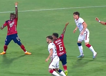 Los audios del VAR: ¡Por esto no fue penalti para el DIM ante San Lorenzo!
