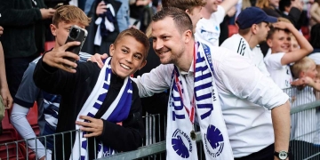 Club prohíbe a hinchas exhibir carteles pidiendo camisetas a jugadores