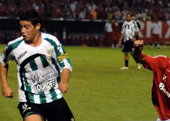 La primera vez de James jugando en Brasil. ¡Terminó expulsado!