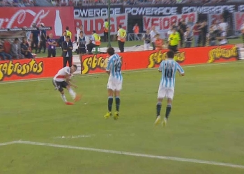El GOLAZO inolvidable de Juanfer a Racing. ¡Se superó a sí mismo!