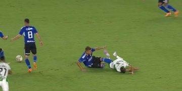 Encontronazo entre John Duque y Larry Vásquez