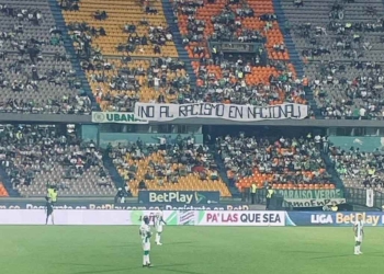 “No al racismo” y “al verde lo hace grande su hinchada”