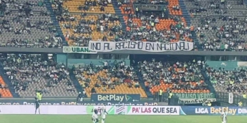 “No al racismo” y “al verde lo hace grande su hinchada”