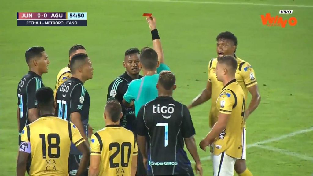 ¿Era roja para Jhon Vélez? Así se quedó Junior con uno menos ante Águilas Doradas