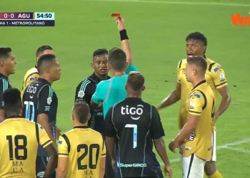 ¿Era roja para Jhon Vélez? Así se quedó Junior con uno menos ante Águilas Doradas