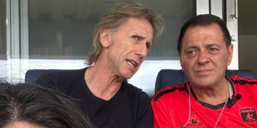 Al final sí llegó Gareca. Junto a Tulio Gómez estuvo en los palcos del Pascual Guerrero