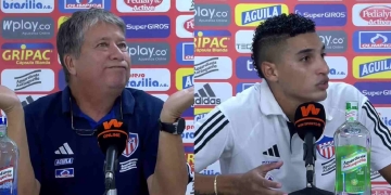 Junior y la rueda de prensa más caliente: Bolillo, Fuentes, periodistas... ¡Qué cabaret!