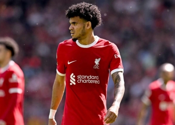 ¡De taco y en el aire! Otro golazo de Luis Díaz en amistoso del Liverpool