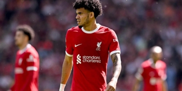 ¡De taco y en el aire! Otro golazo de Luis Díaz en amistoso del Liverpool