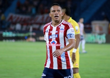 Otra noche para el olvido de Carlos Bacca: Gol anulado y más chances sin concretar