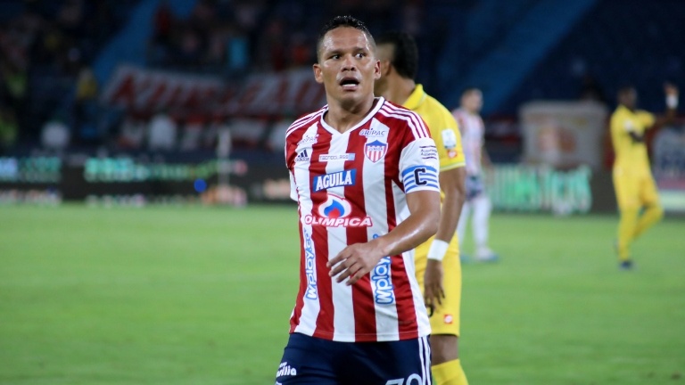 Otra noche para el olvido de Carlos Bacca: Gol anulado y más chances sin concretar