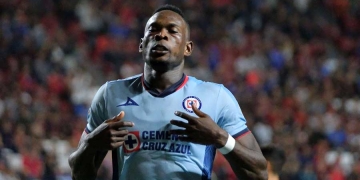 La otra jugada por la que critican a Díber Cambindo en Cruz Azul