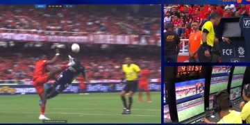 5 minutos para sancionar esto como penalti para el DIM