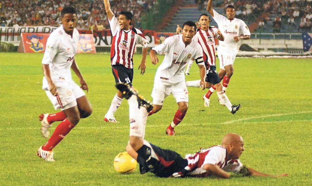 ¡Pasó en un Junior vs. América! El día del penalti fantasma del Piojo Acuña