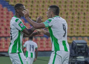 Emilio Aristizábal, el hijo de Víctor Hugo, definiendo en un clásico. ¡Victoria verdolaga!