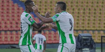 Emilio Aristizábal, el hijo de Víctor Hugo, definiendo en un clásico. ¡Victoria verdolaga!