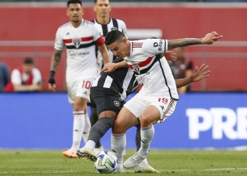 Primera titularidad de James Rodríguez: buen partido y cambio en el entretiempo