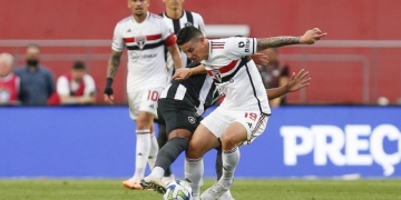 Primera titularidad de James Rodríguez: buen partido y cambio en el entretiempo