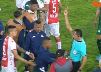 ¿Cuántas tarjetas rojas tiene Jhon Vásquez en Deportivo Cali?