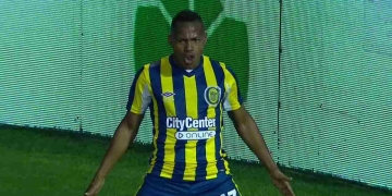 Jaminton Campaz pide pista: Golazo, festejo a lo CR7 y elogios en el fútbol argentino