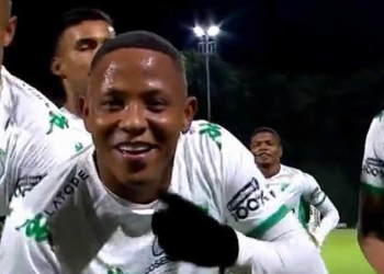 Jhon Vásquez y su primer gol del semestre, en un momento clave