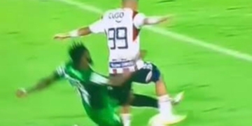 ¡Esa sí era roja para Angulo! Otra cámara de la acción en la que se lesionó Enamorado