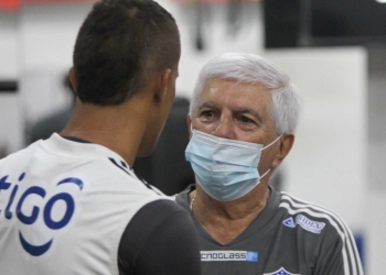 Julio Comesaña se mantiene: "Nelson Deossa sin la pelota no existe"