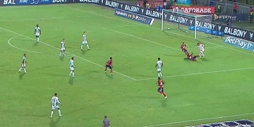 Oleeee. Kevin Mier, sin nervios en el área