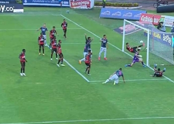 Increíble: ¡Así se le siguió negando el gol a Luciano Pons!