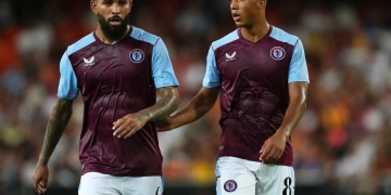 El lío del Aston Villa por su “camiseta sudorosa”