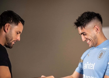 Sebastián Viera visitó a la Selección de Uruguay y fue recibido por Mele
