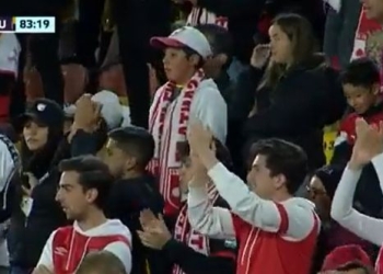 ¿Aplaudir un gol del rival?: La polémica entre los hinchas de Santa Fe