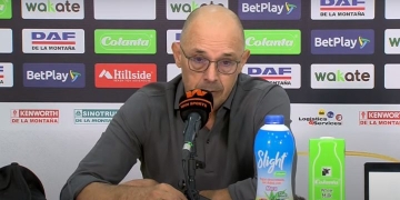 Alfredo Arias: «Fue un mal primer tiempo» y el «aliento de la hinchada me emocionó»