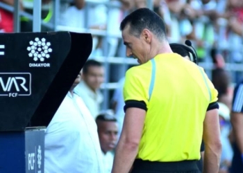 Liga BetPlay trasmitiría al público los audios del VAR: ¡Ya hay solicitud en la FIFA!