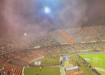 Atlético Nacional vs. DIM: ¡El humo rojo que se filtró en el Atanasio Girardot!