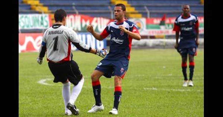Figurita difícil en el DIM Anselmo de Almeida, su gol en un clásico y