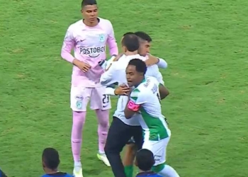 El gesto de los jugadores de Nacional con Alejandro Restrepo en Pereira