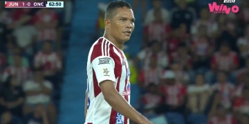 ¡No fue la noche de Carlos Bacca! Así desperdició tres chances claras vs. Once Caldas