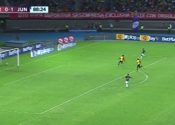 Viral: ¡Era la ley del ex! El increíble gol que falló Leider Berrío con el arco solo