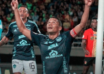 Sigue enrachado Carlos Bacca y ya igualó a Teo Gutiérrez