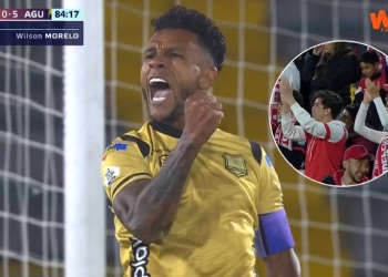 Wilson Morelo celebra con todo el 5-0 de Águilas ante Santa Fe