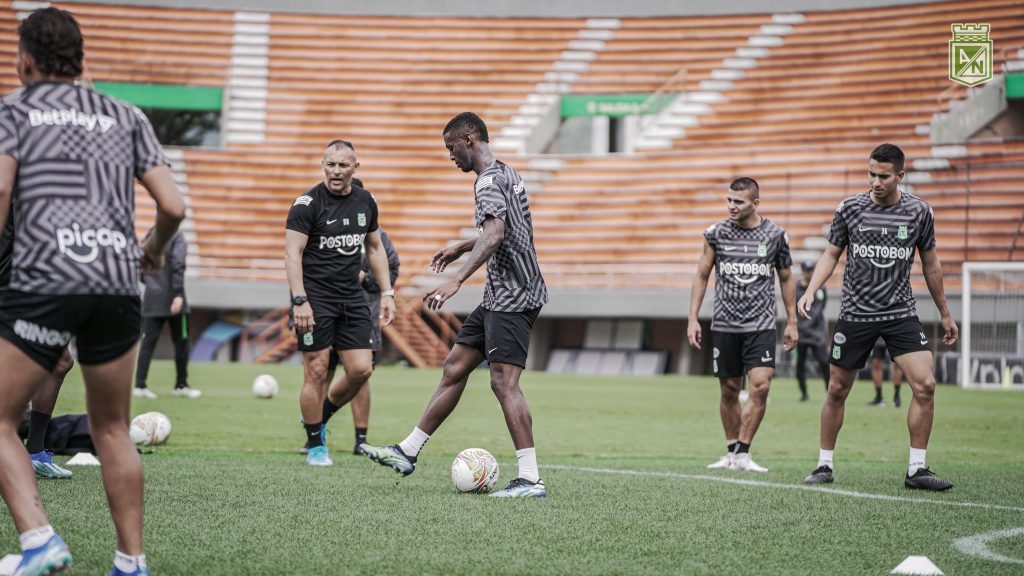 Atlético Nacional entrenando