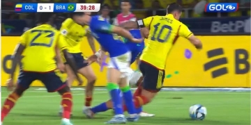 ¡El penalti que reclamó James Rodríguez ante Brasil!