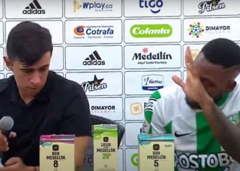 Fin de la rueda de prensa de Atlético Nacional y Álvaro Angulo pidió la palabra: ¿Qué dijo?