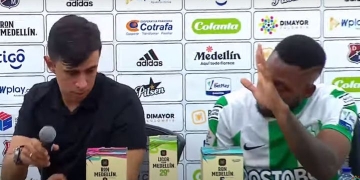Fin de la rueda de prensa de Atlético Nacional y Álvaro Angulo pidió la palabra: ¿Qué dijo?