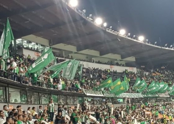 ¡Banderas con los 32 títulos! Así reciben a Atlético Nacional en la final de Copa