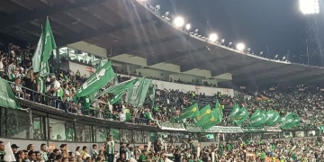 ¡Banderas con los 32 títulos! Así reciben a Atlético Nacional en la final de Copa